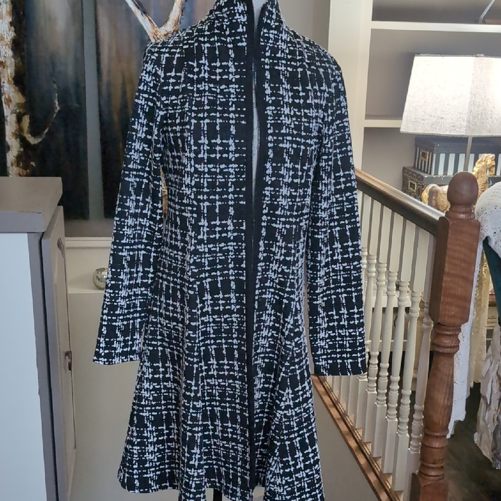 Joseoh Ribkoff Chic Black and White Patterned Coat NWT